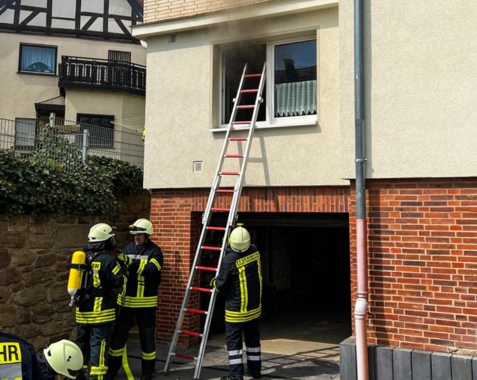 Brand in Wohnung – Jugendfeuerwehrmitglied alarmiert Einsatzkräfte Brand in Wohnung – Jugendfeuerwehrmitglied alarmiert Einsatzkräfte
