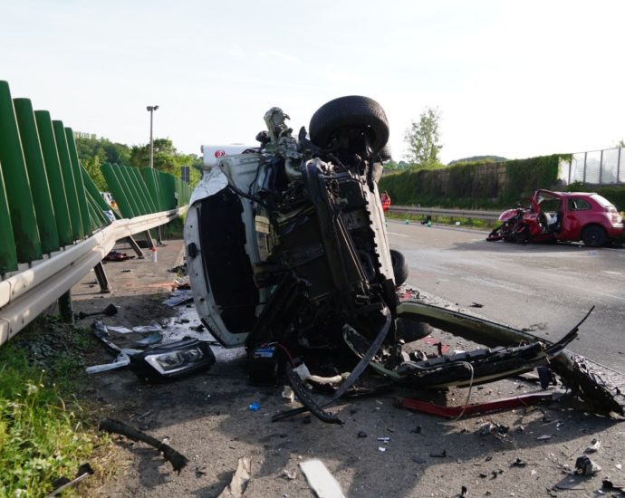 Geisterfahrer-Unfall auf A49 – Drei Verletzte Geisterfahrer-Unfall auf A49 – Drei Verletzte