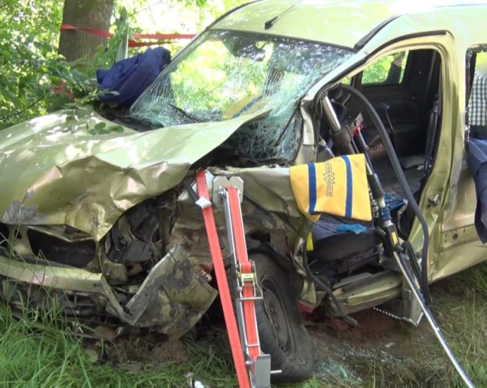 Schwerer Unfall bei Borken – Fahrerin über eine Stunde eingeklemmt