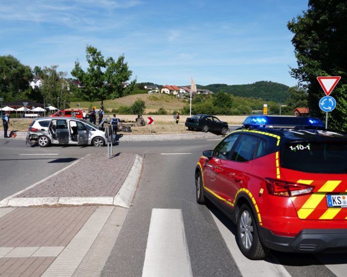Ahnatal – Sieben Verletzte nach Unfall im Kreisel