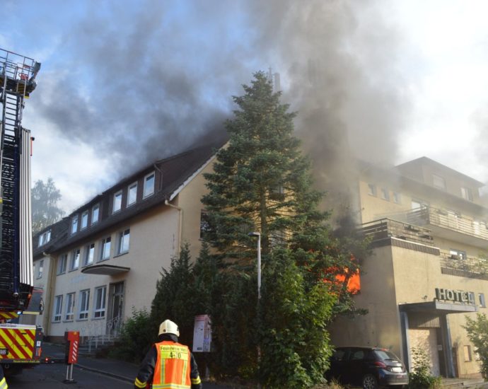 Hotelbrand und Wohnhausbrand – Großeinsatz in Hessisch Lichtenau Hotelbrand und Wohnhausbrand – Großeinsatz in Hessisch Lichtenau