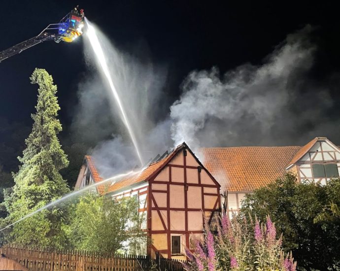 Zwei Verletzte bei Wohnhausbrand in Spangenberg (VIDEO) Zwei Verletzte bei Wohnhausbrand in Spangenberg (VIDEO)