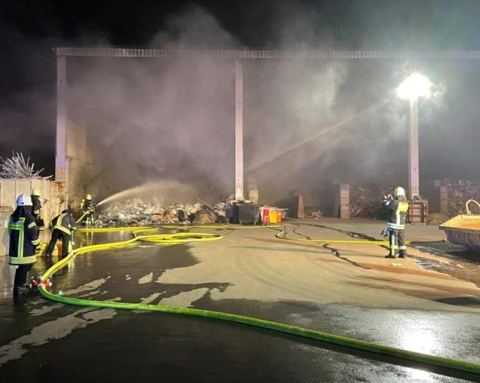 Müllhaufen brannte im Bad Wildunger Entsorgungsbetrieb Müllhaufen brannte im Bad Wildunger Entsorgungsbetrieb