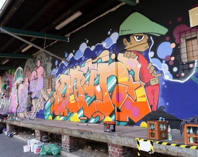 15 Künstler bemalen den Kultur Bahnhof in Kassel 15 Künstler bemalen den Kultur Bahnhof in Kassel