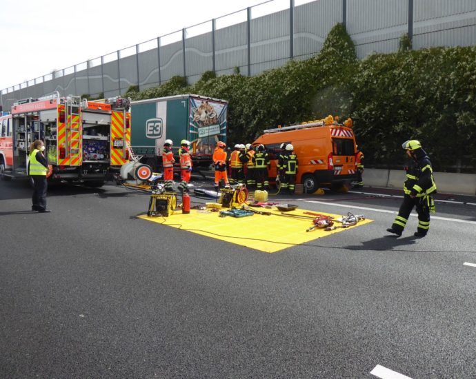 Kassel: Fahrer nach Unfall auf A7 schwer verletzt Kassel: Fahrer nach Unfall auf A7 schwer verletzt