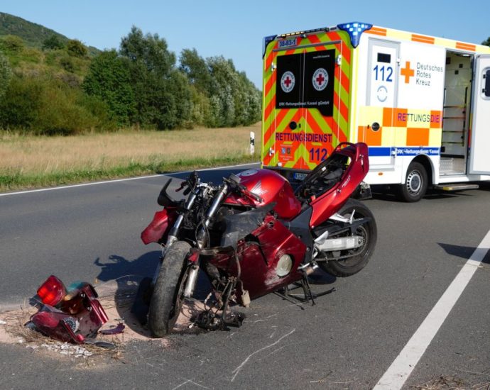 B450: Tödlicher Motorradunfall bei Wolfhagen B450: Tödlicher Motorradunfall bei Wolfhagen