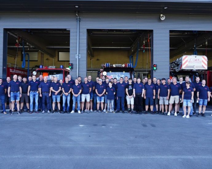 Nach 46 Jahren – Feuerwehr Wolfhagen bezieht neue Wache mit einem Blaulicht-Konvoi (VIDEO) Nach 46 Jahren – Feuerwehr Wolfhagen bezieht neue Wache mit einem Blaulicht-Konvoi (VIDEO)
