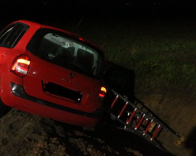 B251 nach Verkehrsunfall voll gesperrt B251 nach Verkehrsunfall voll gesperrt
