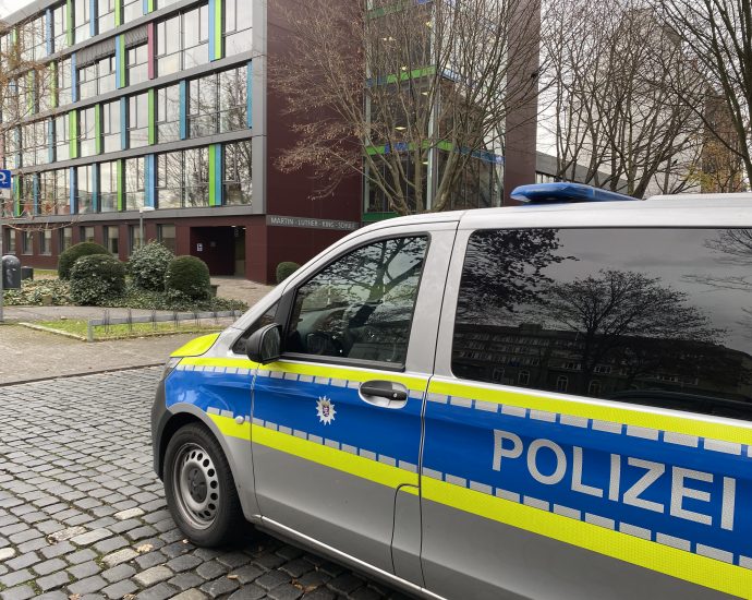 Jugendlicher mit Softairwaffe löst Polizeieinsatz an Schule aus