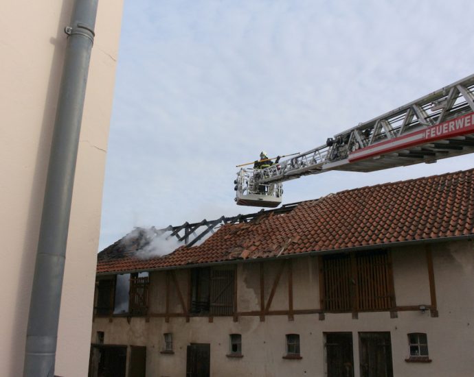 WOH: Dachstuhlbrand einer Scheune