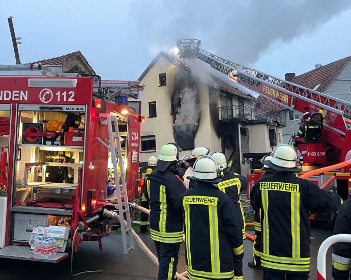 Hund nach Wohnhausbrand in Herbelhausen vermisst (VIDEO)