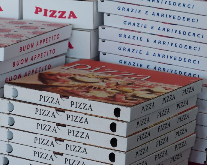 KS: Fingierte Pizza-Bestellung – Überfall auf Lieferanten am Friedrichsplatz KS: Fingierte Pizza-Bestellung – Überfall auf Lieferanten am Friedrichsplatz