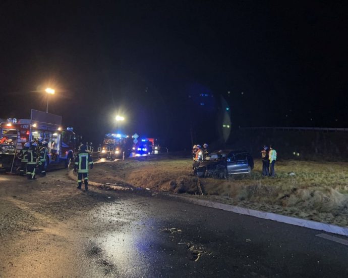 Erneut schwerer Unfall am Kreisel bei Volkmarsen Erneut schwerer Unfall am Kreisel bei Volkmarsen