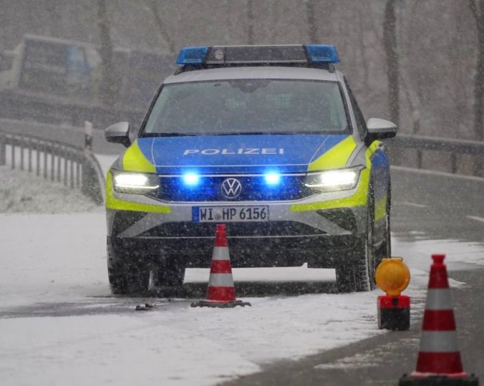 Schneeglätte sorgte am Morgen für rund 40 Unfälle in Nordhessen Schneeglätte sorgte am Morgen für rund 40 Unfälle in Nordhessen