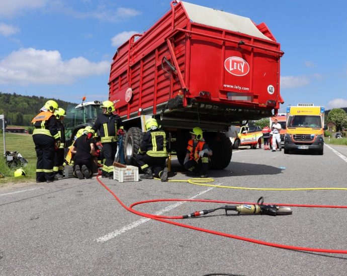 Südhessen: Motorrad kracht in Traktorgespann – Fahrer lebensgefährlich verletzt