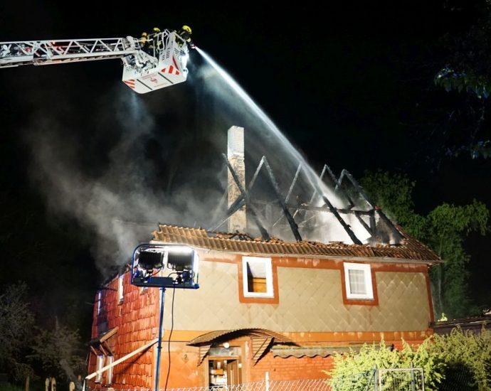 Leerstehendes Fachwerkhaus brannte in Oberrieden – Zeugen gesucht (Video) Leerstehendes Fachwerkhaus brannte in Oberrieden – Zeugen gesucht (Video)