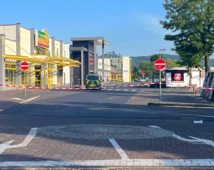 Geldautomat in Vellmar gesprengt – Fluchtfahrzeug aufgefunden Geldautomat in Vellmar gesprengt – Fluchtfahrzeug aufgefunden