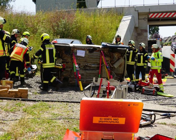 Feuerwehr Übungstag in Kaufungen (Video) Feuerwehr Übungstag in Kaufungen (Video)