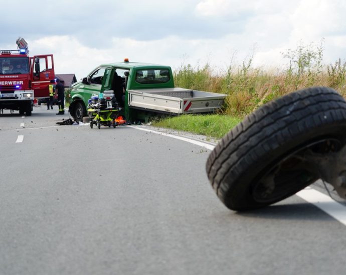 Fünf Verletzte bei Frontalzusammenstoß nahe Zierenberg (VIDEO) Fünf Verletzte bei Frontalzusammenstoß nahe Zierenberg (VIDEO)