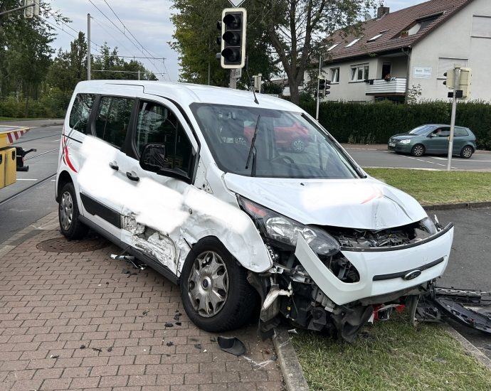 Vellmar: Schwerer Verkehrsunfall im Kreuzungsbereich