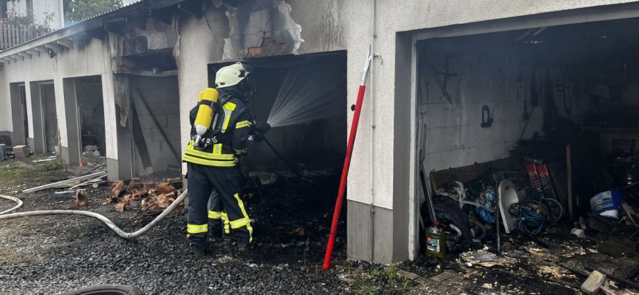 Garagenkomplex brannte in Homberg (VIDEO)