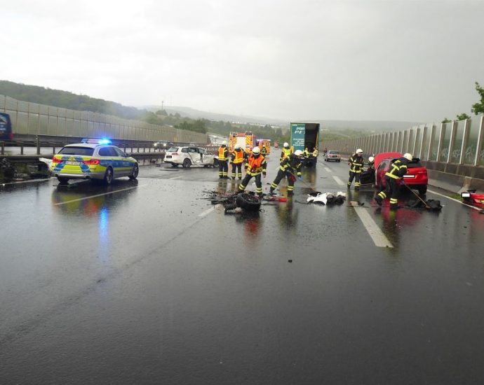 KS: Fünf Verletzte nach Unfall auf A7