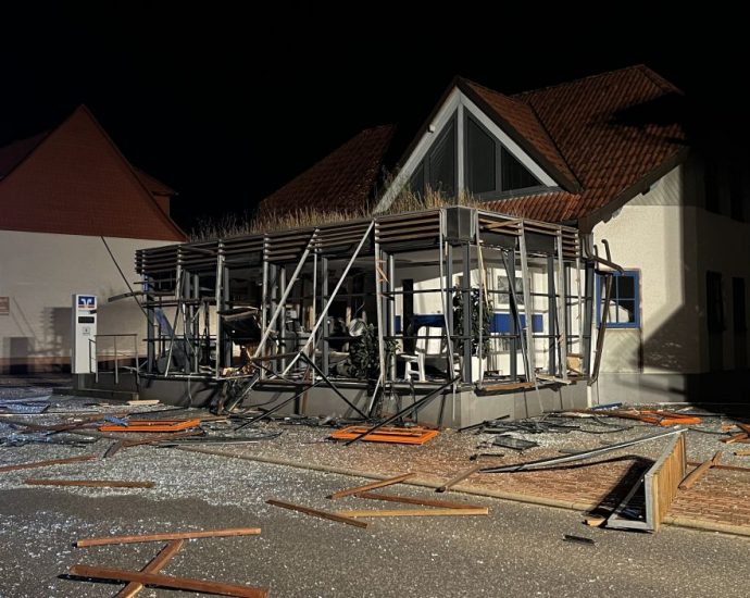 Zerstörung nach Geldautomaten-Sprengung in Remsfeld (VIDEO)