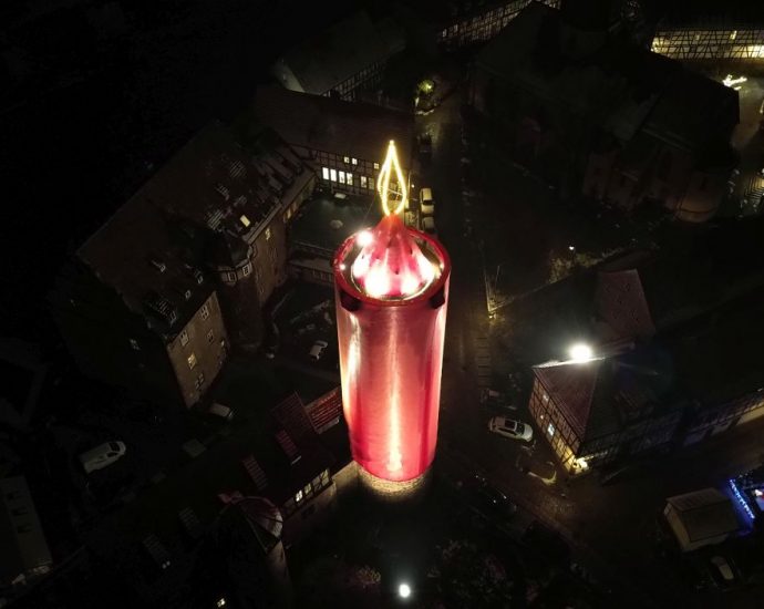 Die Schlitzer Weihnachtskerze in Mittelhessen (VIDEO)