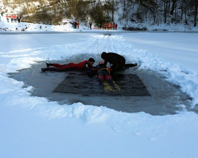Eisrettung: DLRG übt am Bühlsee in Ahnatal (VIDEO)