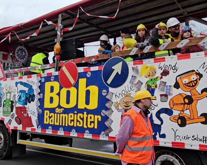 Tausende verfolgten den Rosenmontagsumzug in Fritzlar (VIDEO) Tausende verfolgten den Rosenmontagsumzug in Fritzlar (VIDEO)