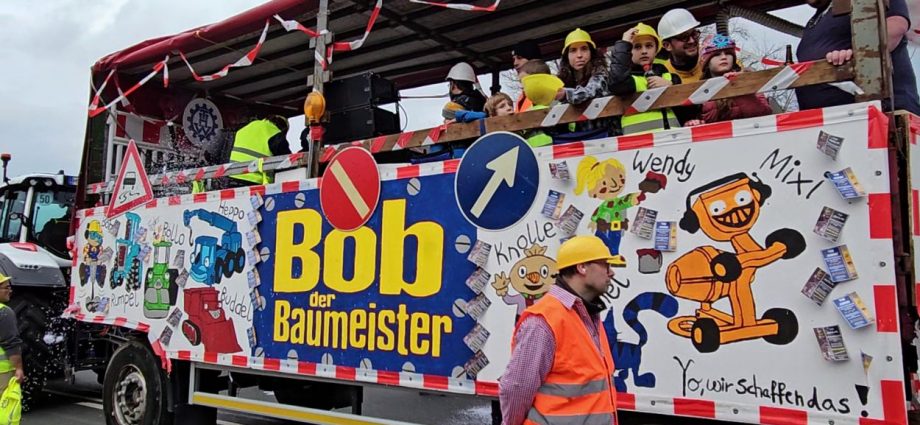 Tausende verfolgten den Rosenmontagsumzug in Fritzlar (VIDEO) Tausende verfolgten den Rosenmontagsumzug in Fritzlar (VIDEO)