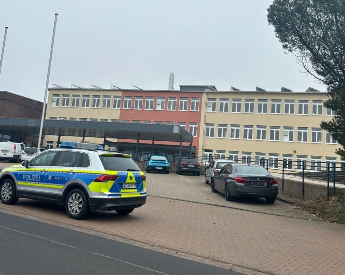 Hessisch Lichtenau: Silvesterböller löst Polizeieinsatz an Schule aus Hessisch Lichtenau: Silvesterböller löst Polizeieinsatz an Schule aus