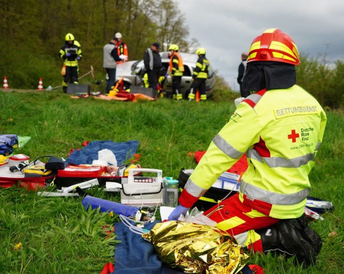 Unangekündigte Übung: Feuerwehr Calden und Rettungsdienst im Großeinsatz Unangekündigte Übung: Feuerwehr Calden und Rettungsdienst im Großeinsatz