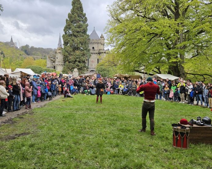 Mittelalter Markt: Ritterliche Raufereien an der Löwenburg