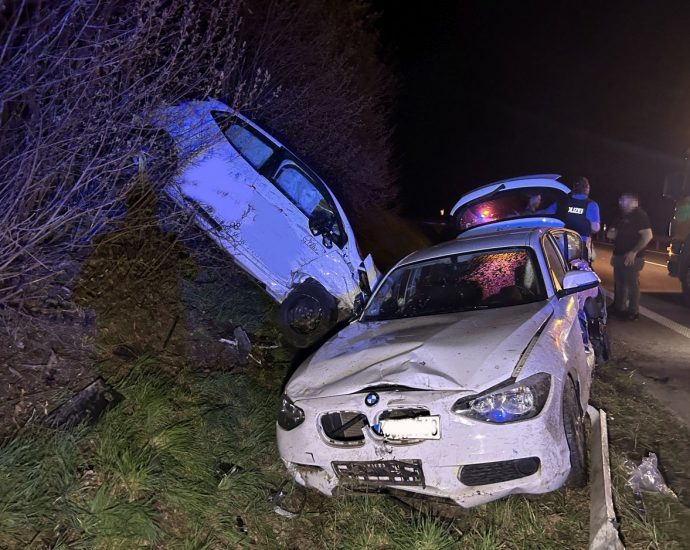 Vier Verletzte bei Unfall auf B80 bei Witzenhausen Vier Verletzte bei Unfall auf B80 bei Witzenhausen