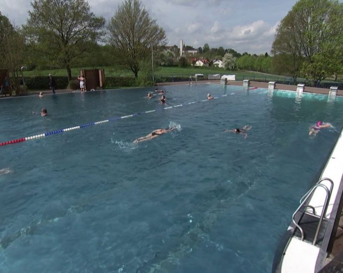 Wolfhagen: Erstes Freibad in Hessen eröffnet Badesaison
