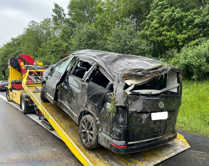 PKW überschlägt sich auf A7  nahe Malsfeld