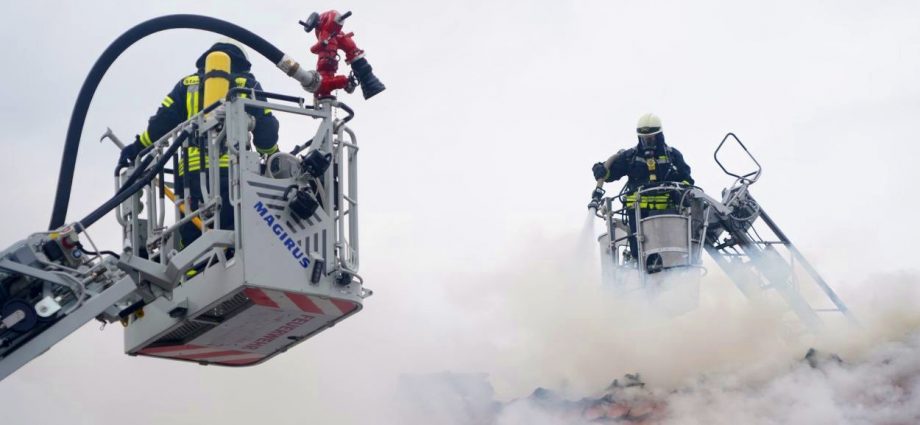 Hoher Schaden bei Dachstuhlbrand in Weidenhausen