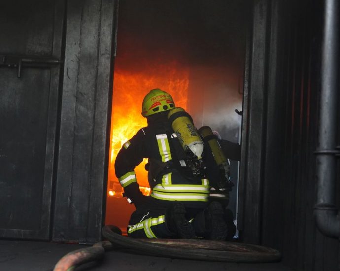 Kaufungen: Heißes Wochenende im Brand-Container