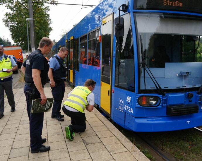 Nach Tram-Unfall in Kassel – Fußgänger im Krankenhaus verstorben Nach Tram-Unfall in Kassel – Fußgänger im Krankenhaus verstorben