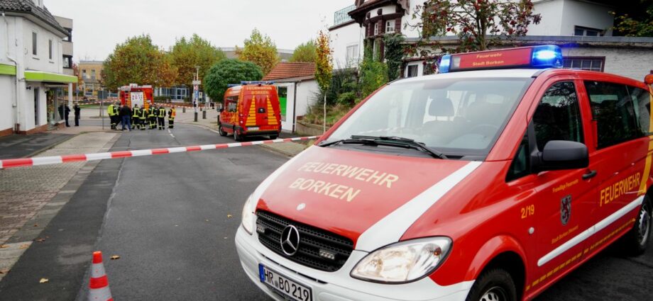 Knallkörper explodiert vor Betrieb in Borken – Fahndung mit Hubschrauber Knallkörper explodiert vor Betrieb in Borken – Fahndung mit Hubschrauber
