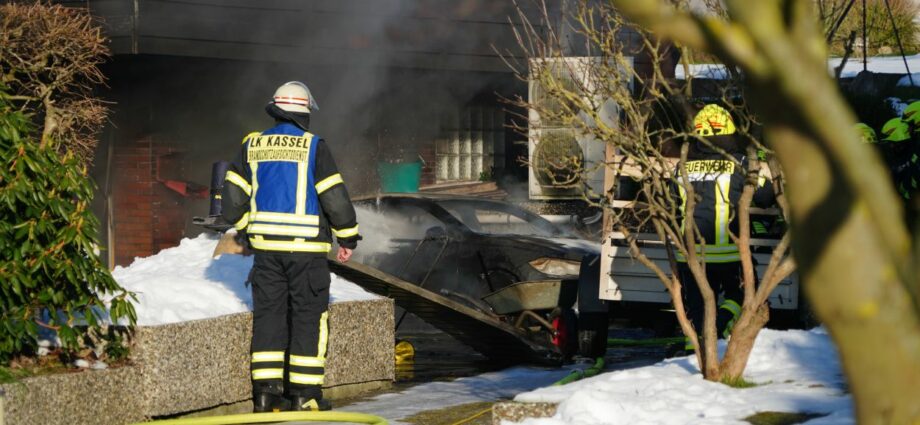 Garagenbrand in Breitenbach – Brandschutztür verhinderte schlimmeres