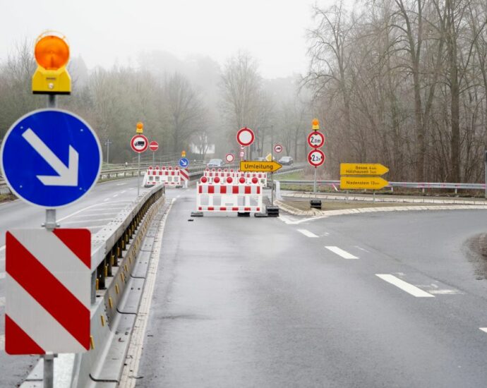 LKW-Sperre bei Grifte zerstört – Ortsdurchfahrt nach Guxhagen bleibt gesperrt