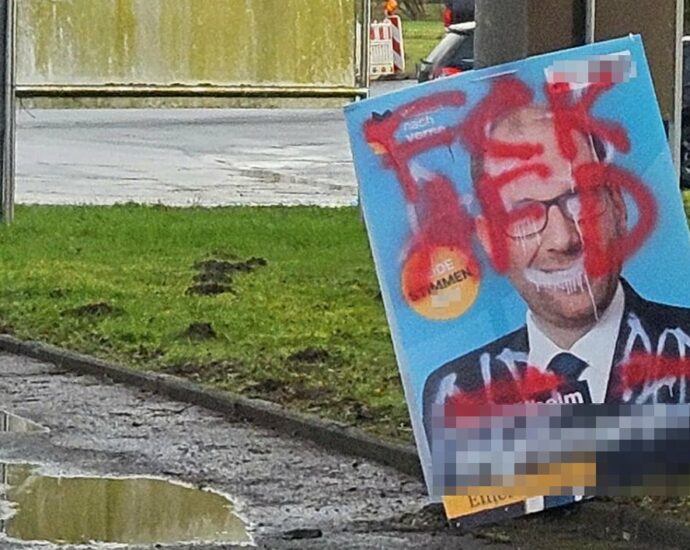 Wahlplakate in Kaufungen zerstört – Staatschutz ermittelt Wahlplakate in Kaufungen zerstört – Staatschutz ermittelt
