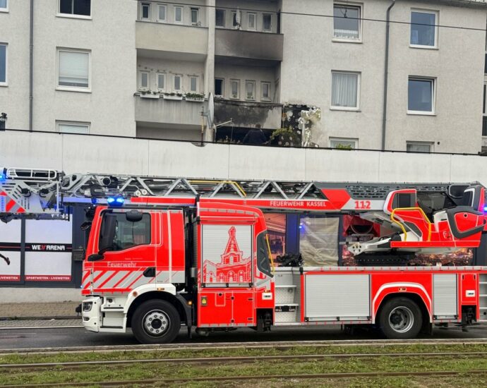KS: Gasgrill verursacht Brand auf Dachterrasse – Wohnung unbewohnbar