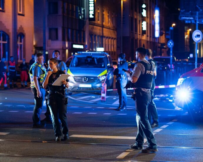 Frankfurt: Pkw erfasst E-Scooter – Tödliche Fahrerflucht in der Innenstadt