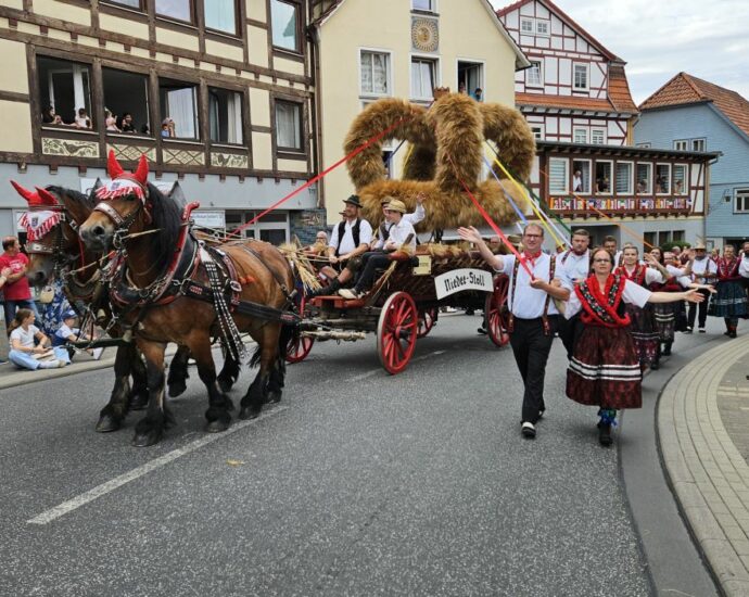 Trachtenfest in Schlitz: Tradition hat ihren Preis – Teurer Blick auf Festumzug