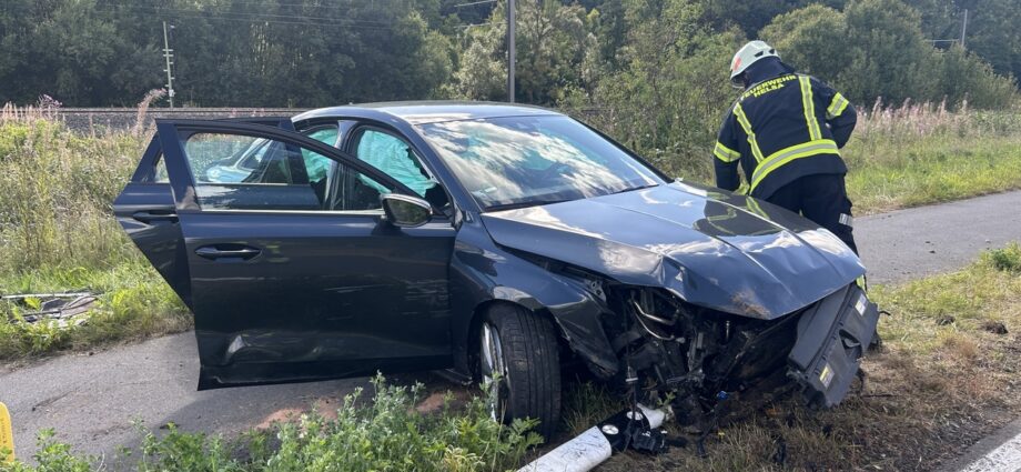 Helsa: Fahrerin nach Unfall leicht verletzt – Rettungshubschrauber im Einsatz