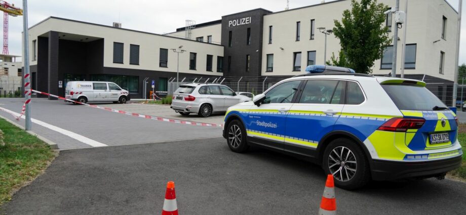 KS: Bürger findet scharfe Flakgranate und bringt sie direkt zum Polizeirevier