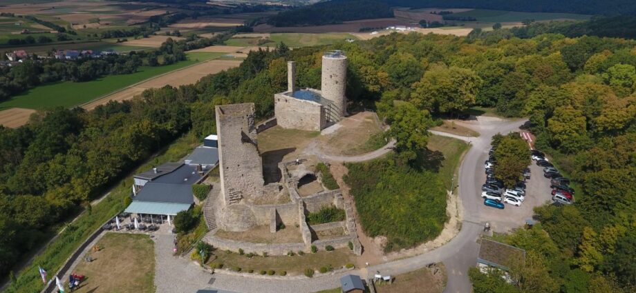 Volkmarsen erhält Fördermitte: 378.000 Euro für die Sanierung der Kugelsburg Volkmarsen erhält Fördermitte: 378.000 Euro für die Sanierung der Kugelsburg